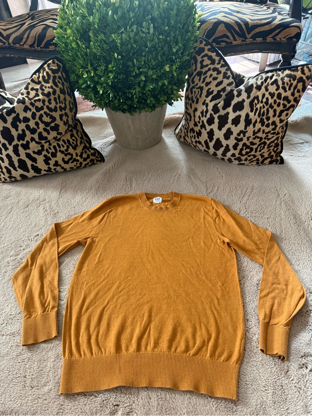 GAP Men's Small Crewneck Sweater in Mustard Yellow - Classic Lightweight Knit - Picture 1 of 4